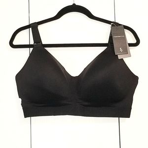 NWT Torrid Lightly Lined Wire-Free Black Sports Bra with Back Smoothing